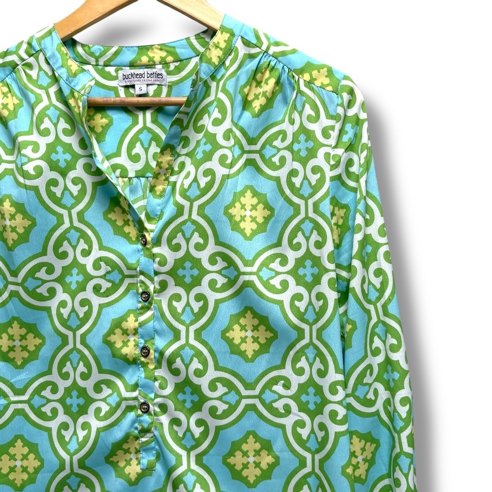 Buckhead Betties Green & Yellow Split V-Neck 3/4‎ Button Front Top - Picture 2 of 5